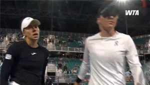 Trzy sety i sensacja. Spójrz, co stało się po meczu Świątek z Linette