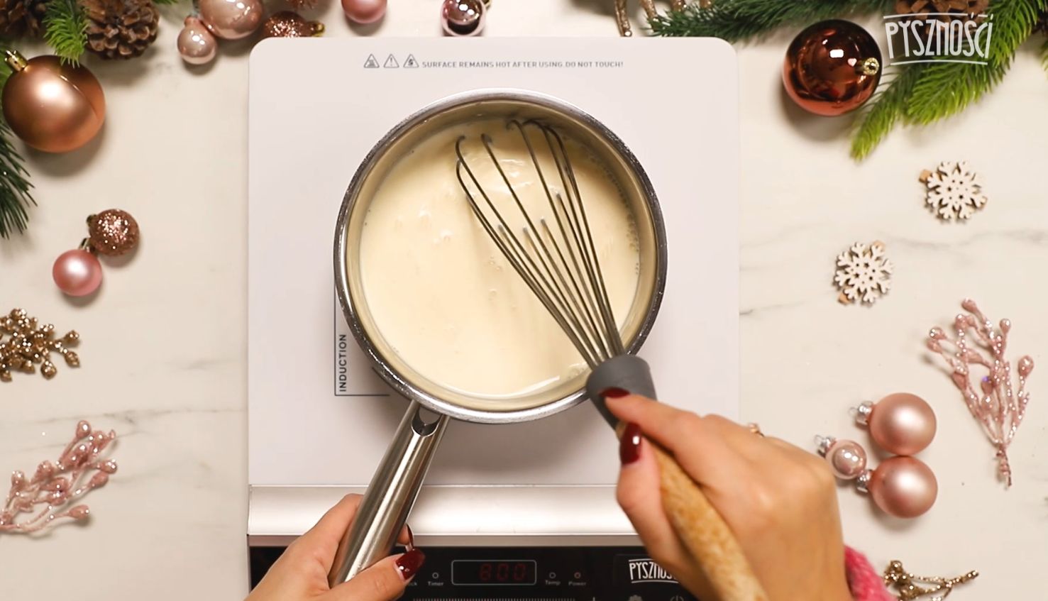 Panna cotta powstaje z mleka i śmietanki