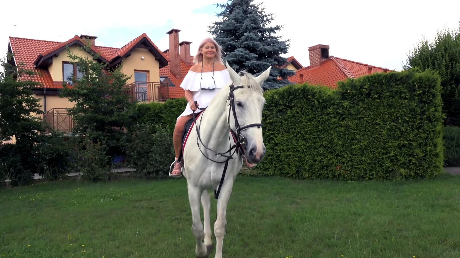 Była wychowanka Małgorzaty Rozenek Julia Jaroszewska wraca z nowym "hitem"