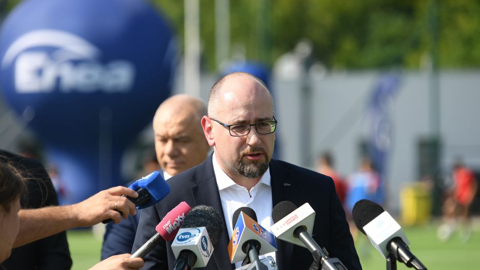 Pawe� Majewski
Bia�ystok, 20.06.2023. Prezes zarz�du Enea SA Pawe� Majewski podczas konferencji prasowej w Bia�ymstoku z udzia�em wicepremiera Jacka Sasina, 20 bm. Wicepremier Sasin og�osi� wsp�prac� sponsorsk� Enei SA. z Jagielloni� Bia�ystok. (mz/awol) PAP/Micha� Zieli�ski
Micha� Zieli�ski
Jagiellonia Bia�ystok, klub sportowy, konferencja, minister aktyw�w pa�stwowych, polityka, przed�u�enie, sponsor, sponsoring, sport, sp�ka pa�stwowa, umowa