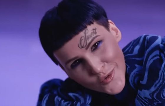 Agnieszka Chylińska reklamuje 5 tys. GB w Play na Kartę