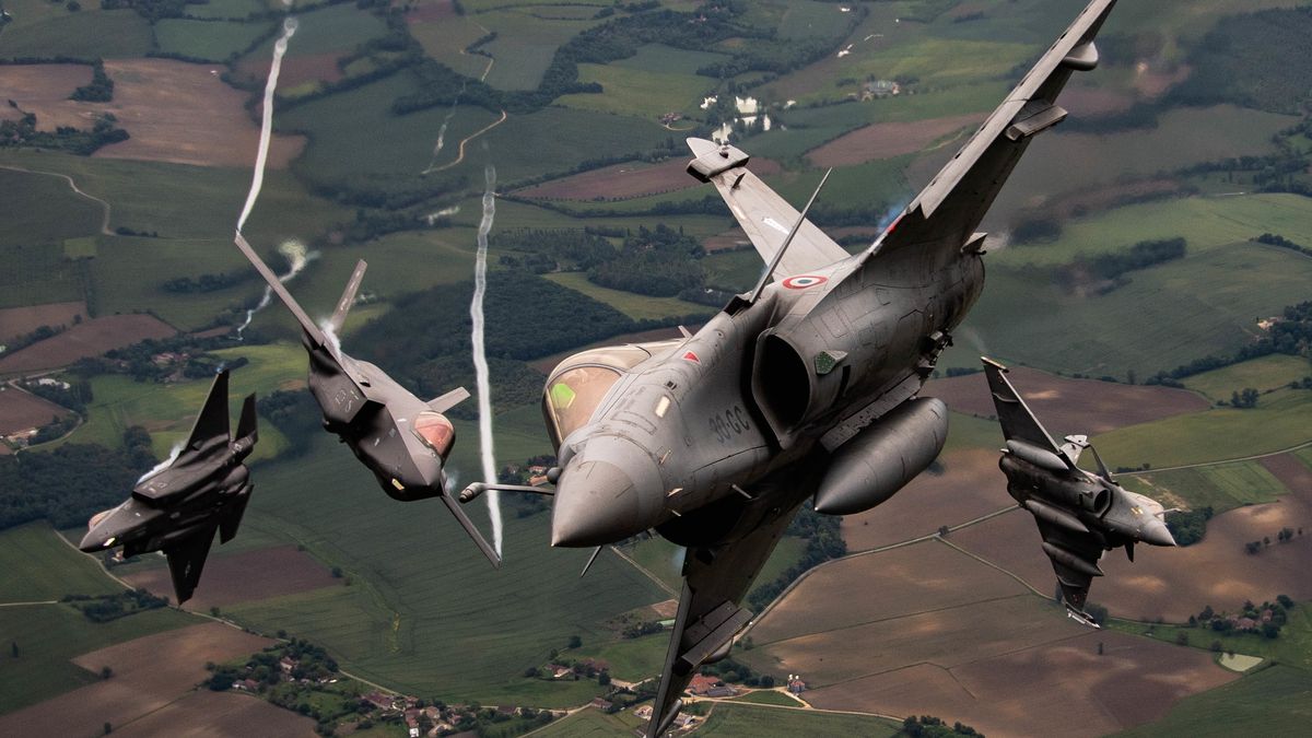 3 Rafale i jeden F-35