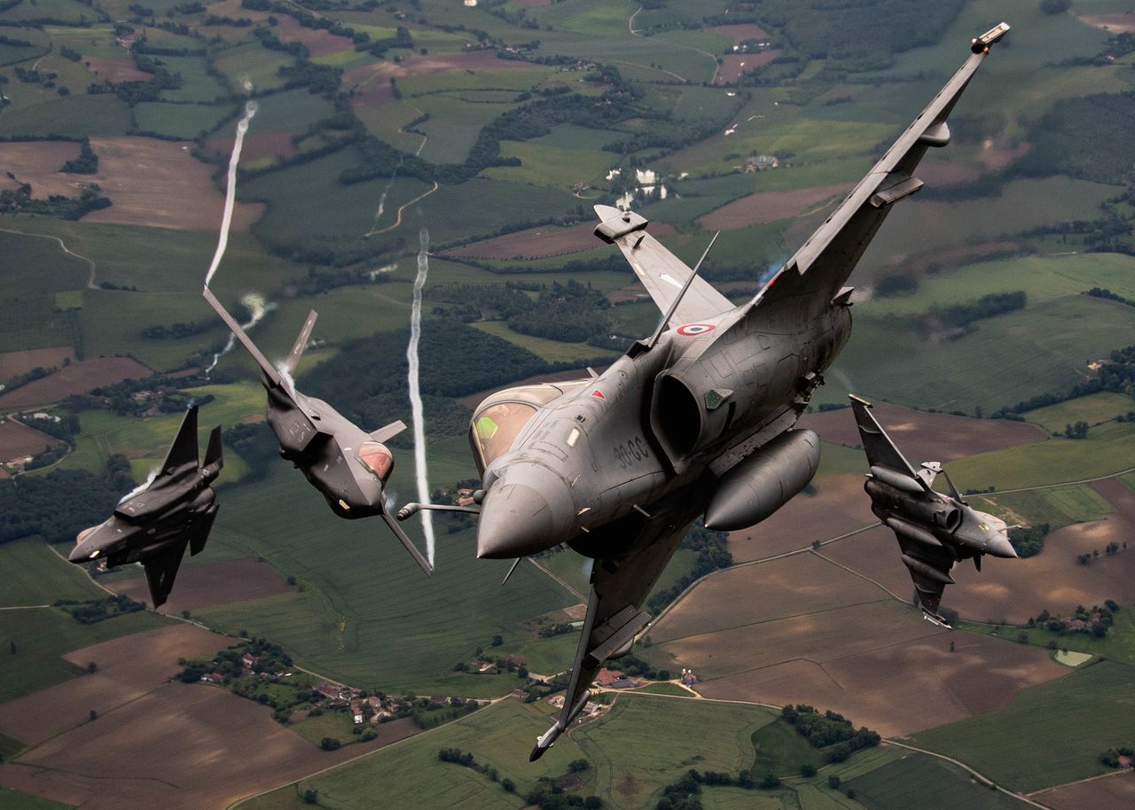 3 Rafale i jeden F-35