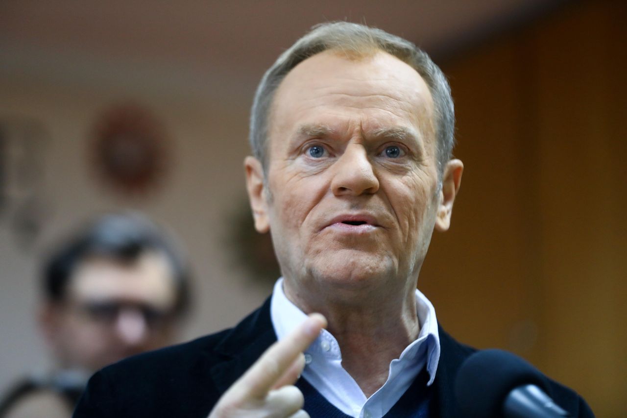 PiS atakuje, że rozmawiał z Bidenem minutę. Tusk zabrał głos