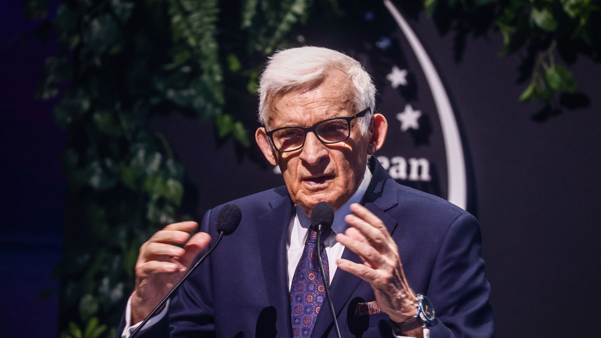 Jerzy Buzek, former Prime Minister of Poland and former President of the European Parliament, attends the 15th edition of the European Economic Congress at International Congress Centre in Katowice, Poland on April 24, 2023.  EEC is a representative and open forum for debate on the future of the European and Polish economy and the largest business meeting in Central Europe.  (Photo by Beata Zawrzel/NurPhoto via Getty Images)