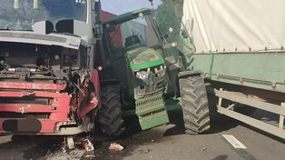 Krysk: Czołowe zderzenie ciągnika rolniczego z ciężarówką