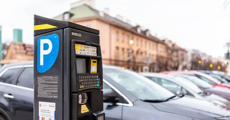 Strefa płatnego parkowania w Krakowie - ile kosztuje postój i kiedy obowiązuje?
