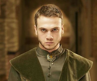 "Wspaniałe stulecie": nie tylko charakter łączy go z serialowym Bajazdyem. Kim jest Aras Bulut Iynemli?
