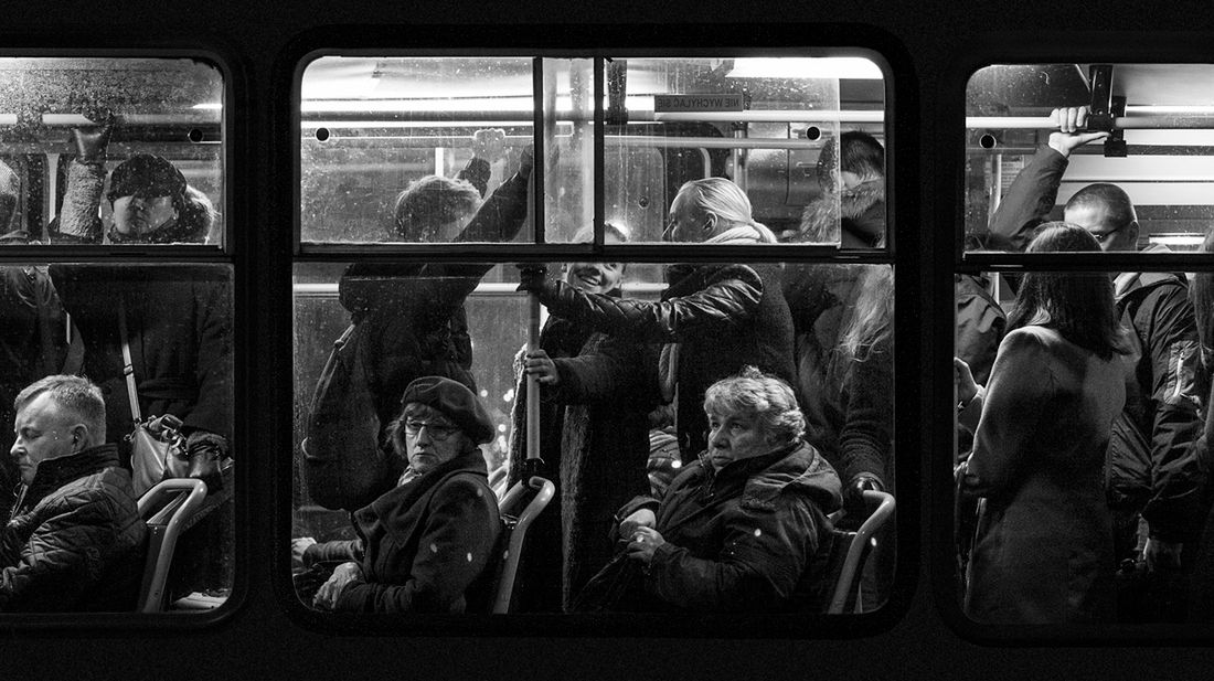 Przez dwie zimy fotografował ludzi marznąc na moście. Tak powstał projekt "Tramwaj" 11