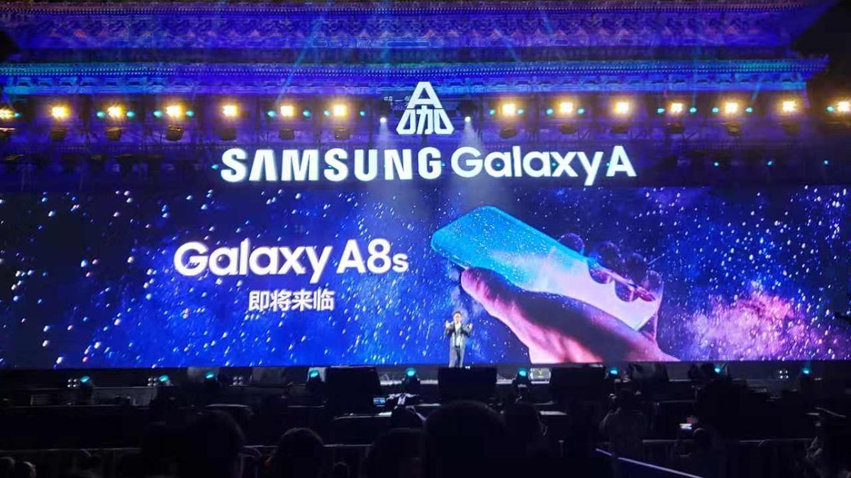 Brak ramek, brak wcięcia i aparat w ekranie? Samsung zapowiada przełomowego Galaxy A8s 1
