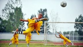 Pamiętasz film Shaolin Soccer? W Chinach naprawdę potrafią tak grać w piłkę