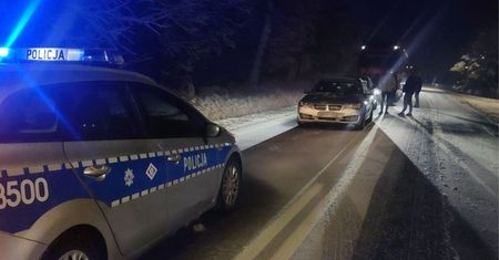 Paraliż na DK 46. Śnieżyca zablokowała drogę. Nie ma przejazdu