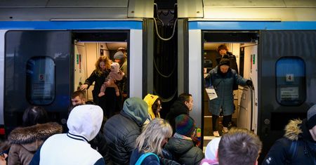 Nawet 12 godzin opóźnienia na kolei. "Na pocieszenie dostaliśmy wafelki"