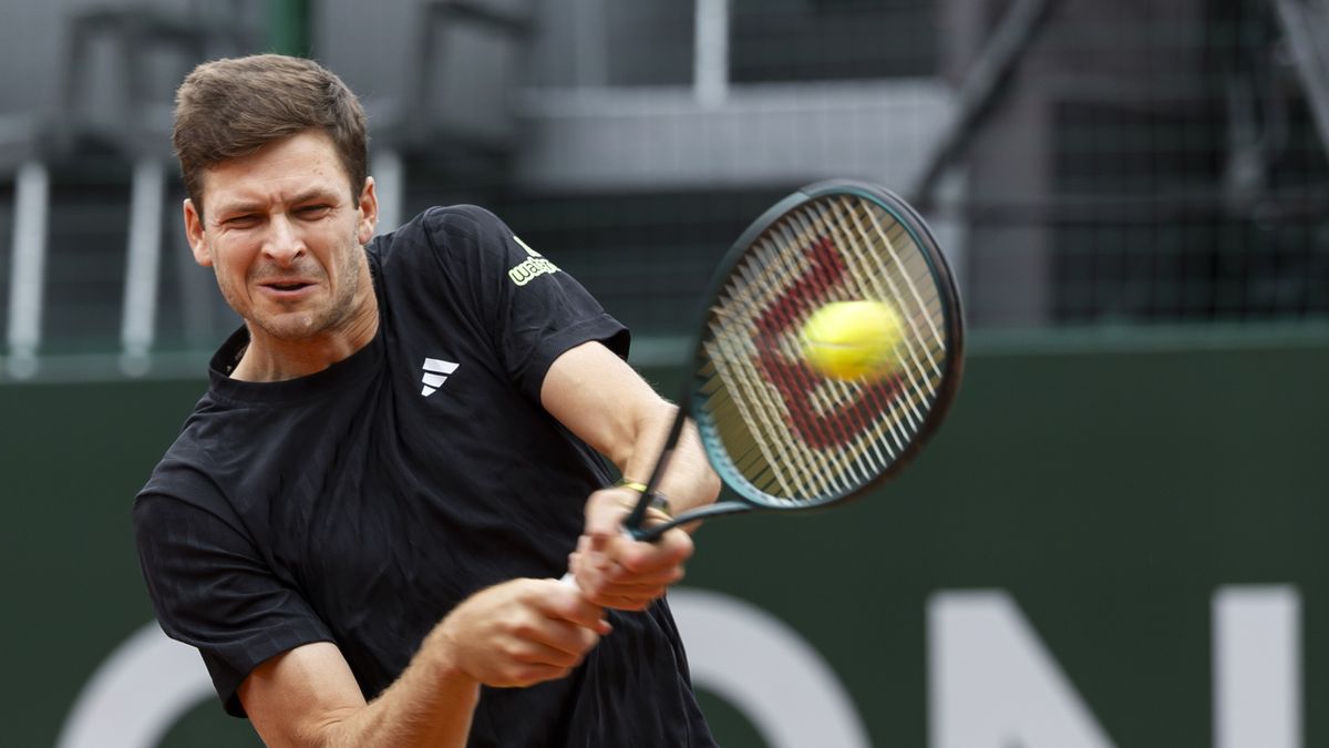 PAP/EPA / Cyril Zingaro / Hubert Hurkacz w turnieju ATP w Genewie