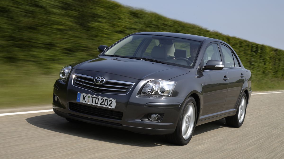 Toyota Avensis II ma dwa silniki, których nie można tankować E10. To wyjątkowo dobre jednostki. 