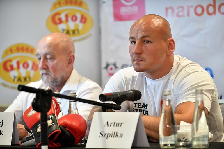 Na zdjęciu: Artur Szpilka i Andrzej Gmitruk (na drugim planie) / Fot. Bartłomiej Zborowski/PAP