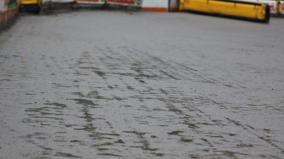 Zdjęcie okładkowe artykułu:  / Na zdjęciu: tor po opadach deszczu