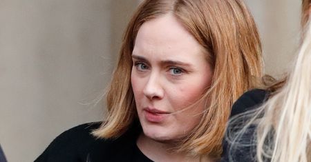 Wypłacił sobie więcej kasy niż Adele. Jej fortuna topnieje!