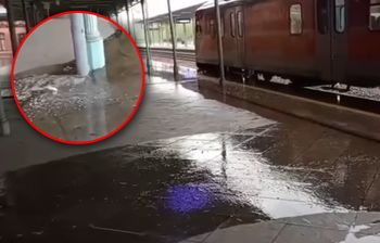 "Trochę wczoraj popadało". Tak wygląda dworzec kolejowy w Toruniu