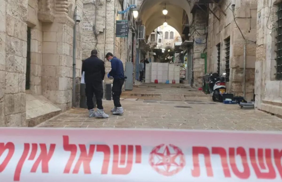 Do ataku doszło przy bramie do meczetu Al-Aksa na Starym Mieście w Jerozolimie