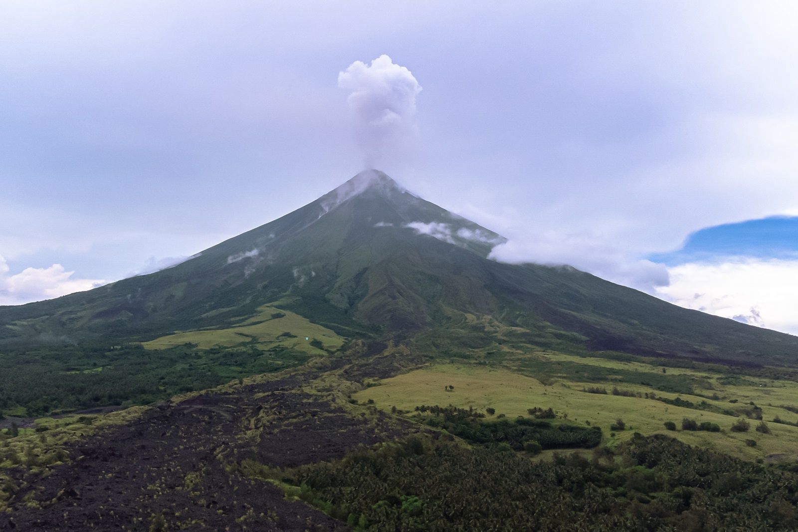 Erupcja wulkanu na Filipinach. Ewakuowano już blisko 87 tysięcy osób