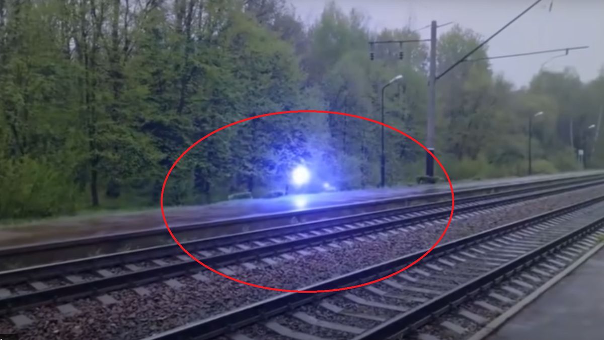 Piorun kulisty to zjawiska, którego pochodzenie nie jest jeszcze jasne