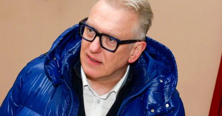 Pochował partnera. Tak dziś wygląda jego życie