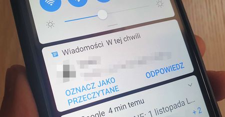 SMS-y z numerów 605840111 i 606256804. Lepiej usuń je z telefonu