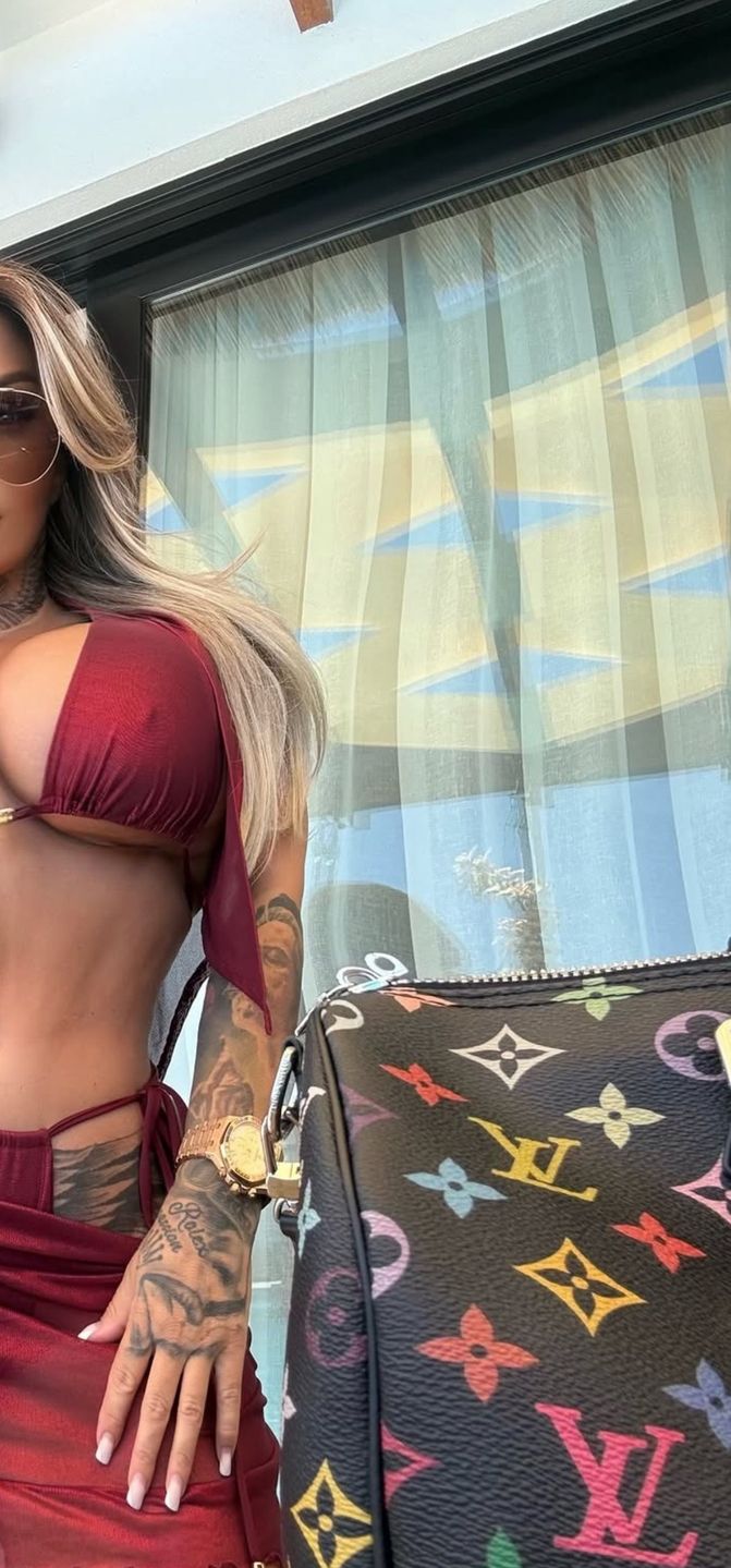 "Falująca" Laluna w bikini