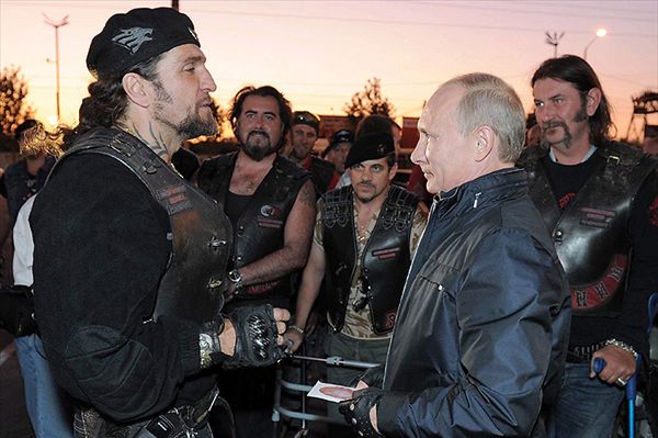 "Chirurg", szef Nocnych Wilków, ma dobre układy z Władimirem Putinem (fot. MFRB)