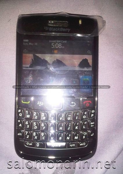 BlackBerry 9780 z OS 6.0 i QWERTY wyciekł na nieoficjalnym zdjęciu 2