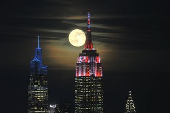 Pierwszy raz w historii. Empire State Building rozbłyśnie na biało-czerwono