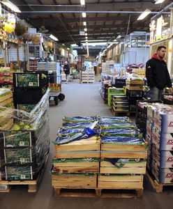"Zakaz handlu uderzył w małe rodzinne sklepy". Sprzedaż na rynku w Broniszach spadła o 20 proc.