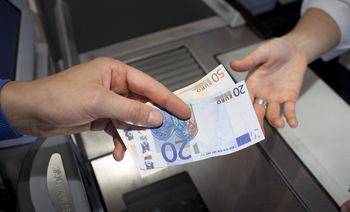 Euro w Polsce? Komisja Europejska pokazała raport. Stawia sprawę jasno