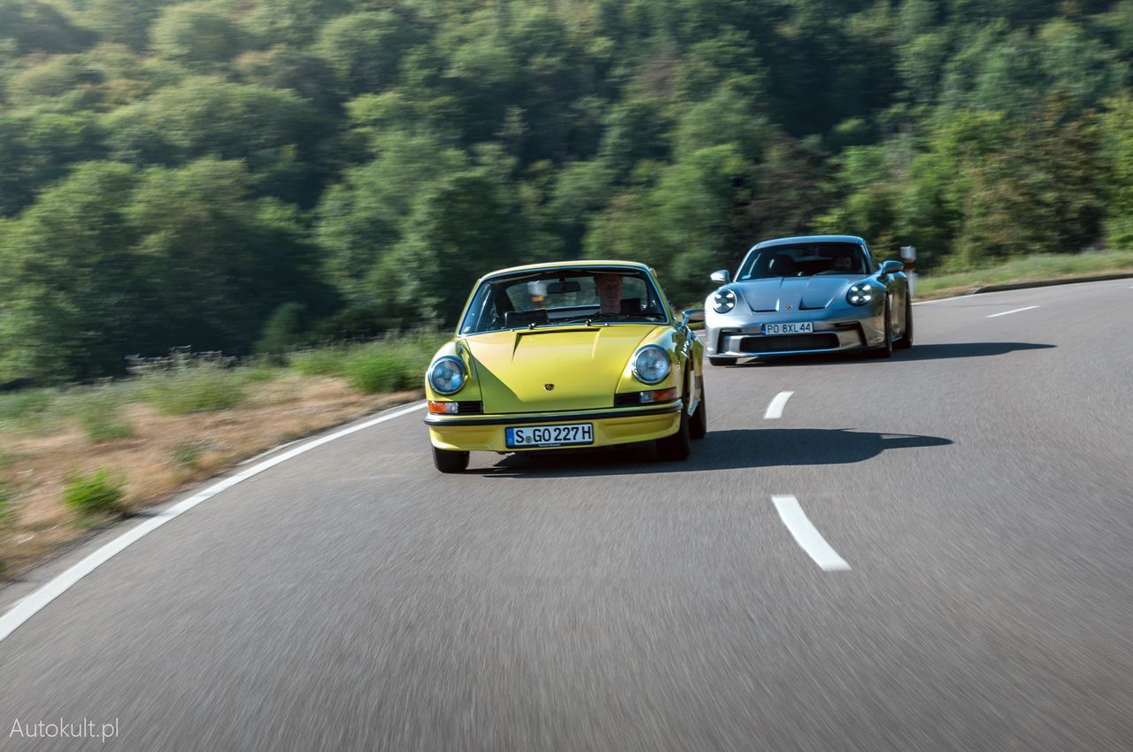 Porsche 911 GT3 Touring vs Porsche 911 Carrera RS 2.7