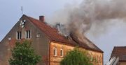 Pożar budynku wielorodzinnego w Ciechowie. Uratowano dwie osoby