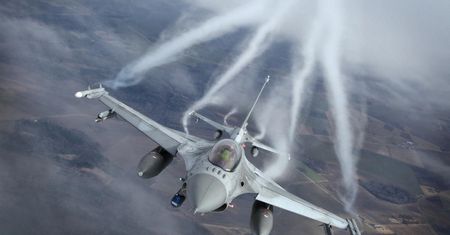 Tajemniczy huk z polskich F-16. Wyjaśniamy jego pochodzenie