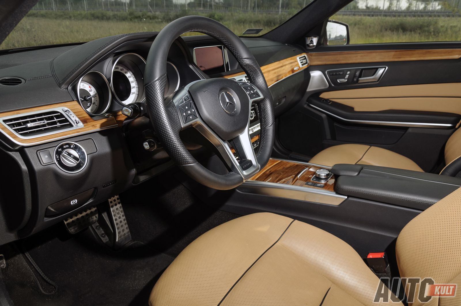 Mercedes-Benz Klasy E 350 BlueTec AMG 9G-Tronic (W212) - test [galeria zdjęć] 12