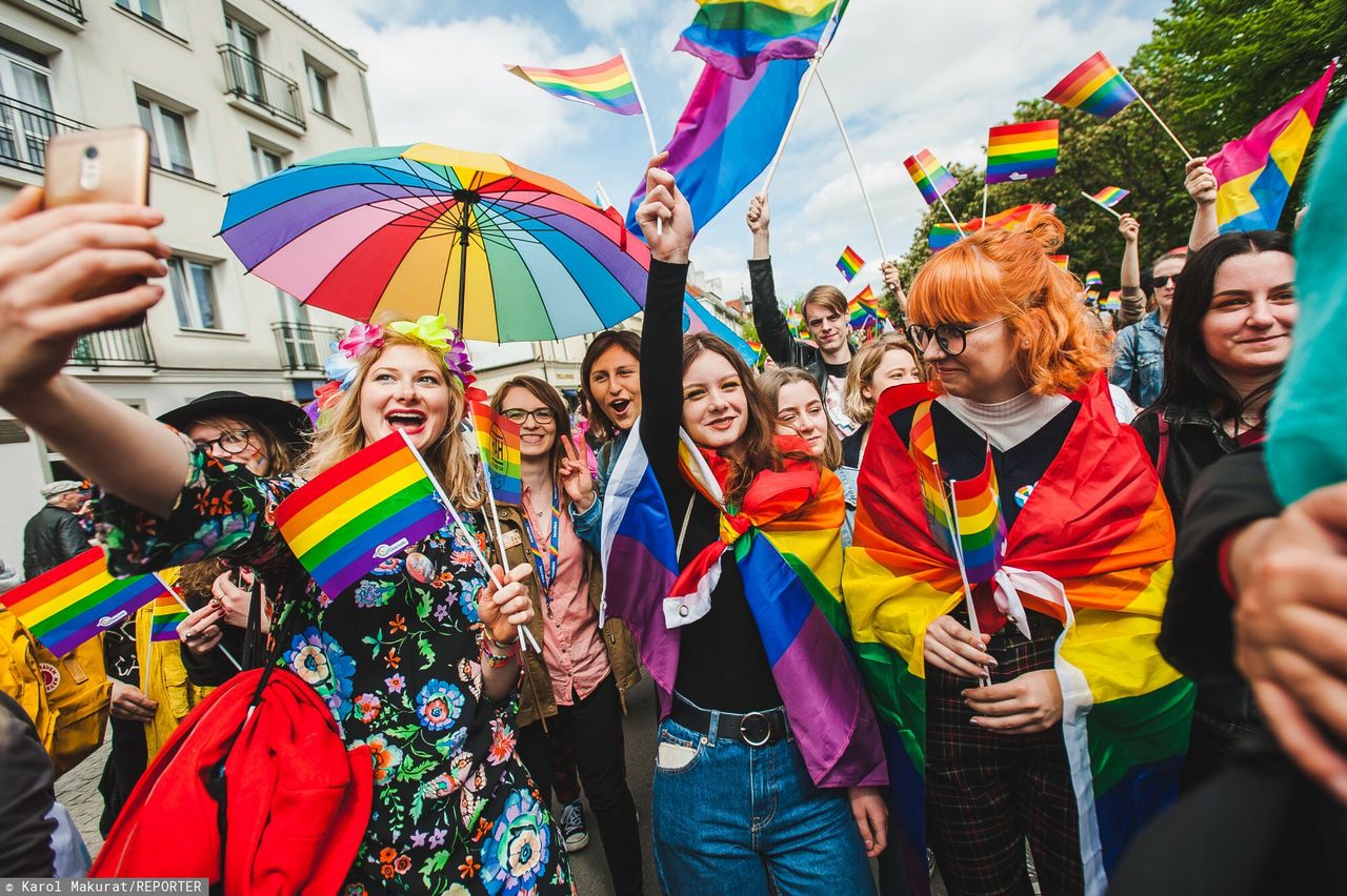Gdańscy nauczyciele będą się szkolić, aby wspierać nastolatków LGBT+. Radni PiS zawiadamiają Czarnka i kuratorium
