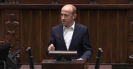 Projekt zmian w SN mający “odmrozić” środki z KPO skierowany do dalszych prac w sejmie głosami PiS i opozycji