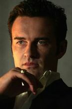 ''Paranoia'': Julian McMahon też ma paranoję