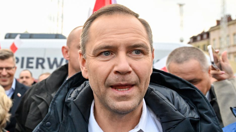 Rzeszów, 08.05.2025. Wybory Prezydenta RP 2025 - kampania. Kandydat Komitetu Obywatelskiego w zbliżających się wyborach na fotel prezydenta RP, popierany przez Prawo i Sprawiedliwość prezes Instytutu Pamięci Narodowej Karol Nawrocki podczas spotkania wyborczego w Rzeszowie, 8 bm. (amb) PAP/Darek Delmanowicz