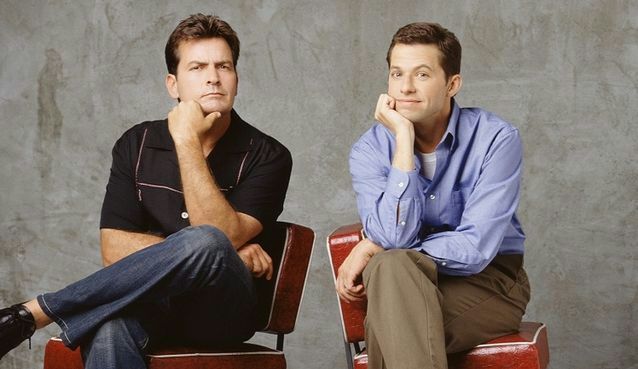 "Dwóch i pół": Charlie Sheen tęskni za serialowym bratem