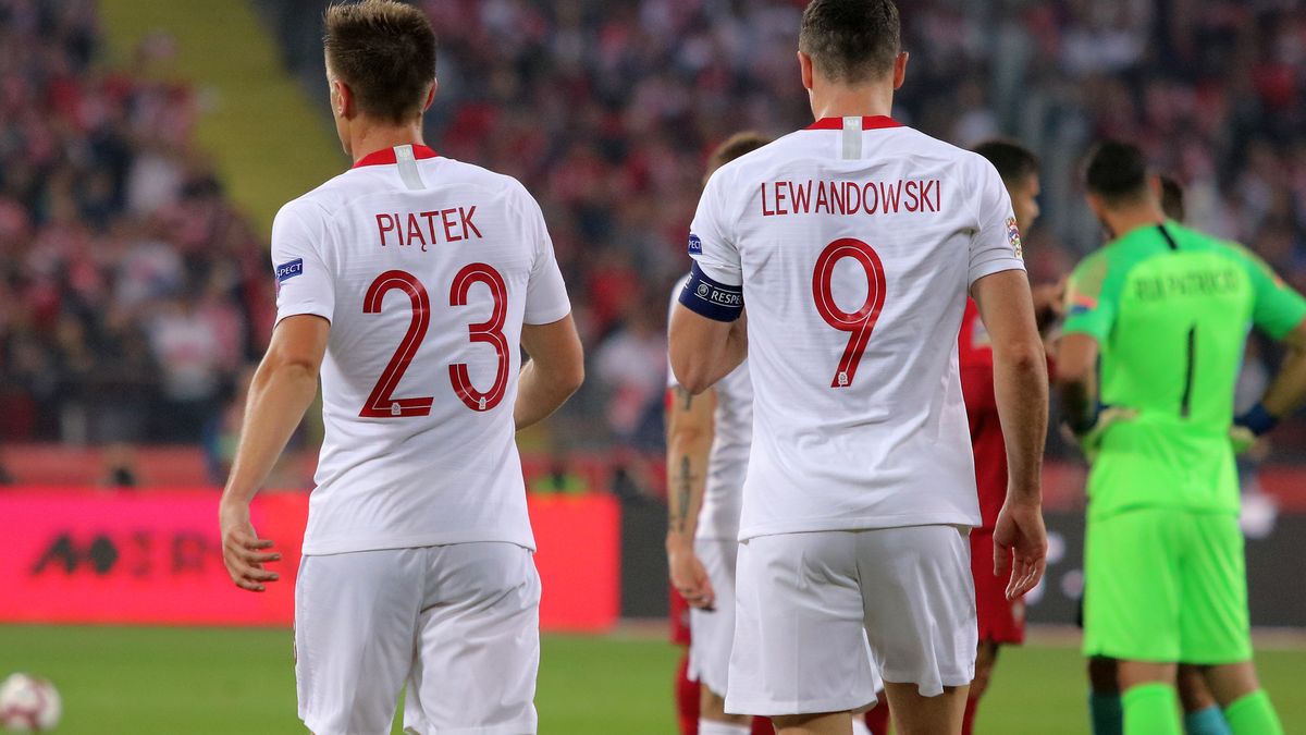 Krzysztof Piątek i Robert Lewandowski podczas meczu Ligi Narodów z Portugalią