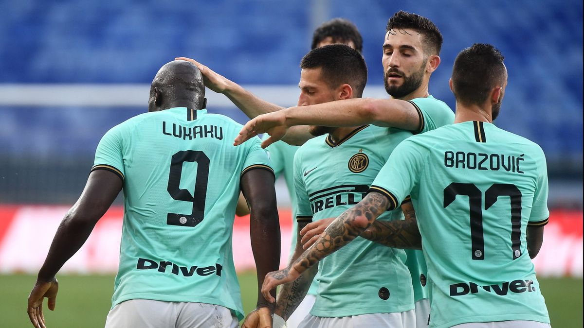 PAP/EPA / LUCA ZENNARO / Na zdjęciu: piłkarze Interu Mediolan