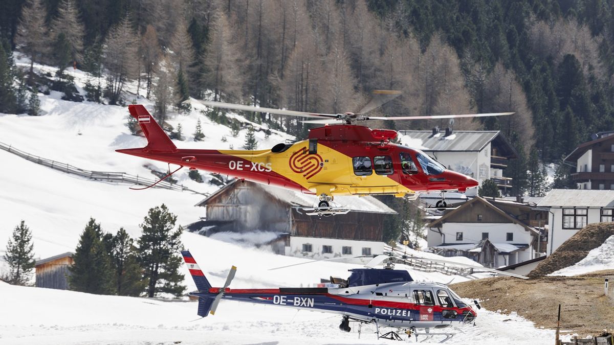 Polkę przetransportowano helikopterem do szpitala.