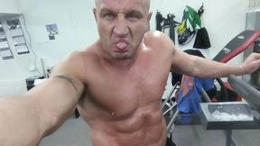 Mariusz Pudzianowski zaprezentował formę po treningu. "Można browar trzasnąć, no może dwa!"