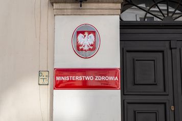 Limit płac i zmiana terminu. MZ pokazuje nową wersję reformy