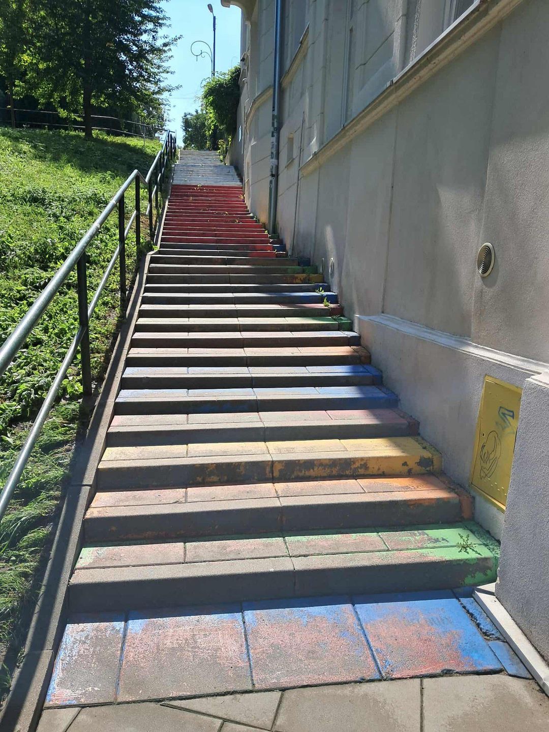 Tak aktualnie wyglądają kolorowe schody przy ul. Tatrzańskiej w Krakowie