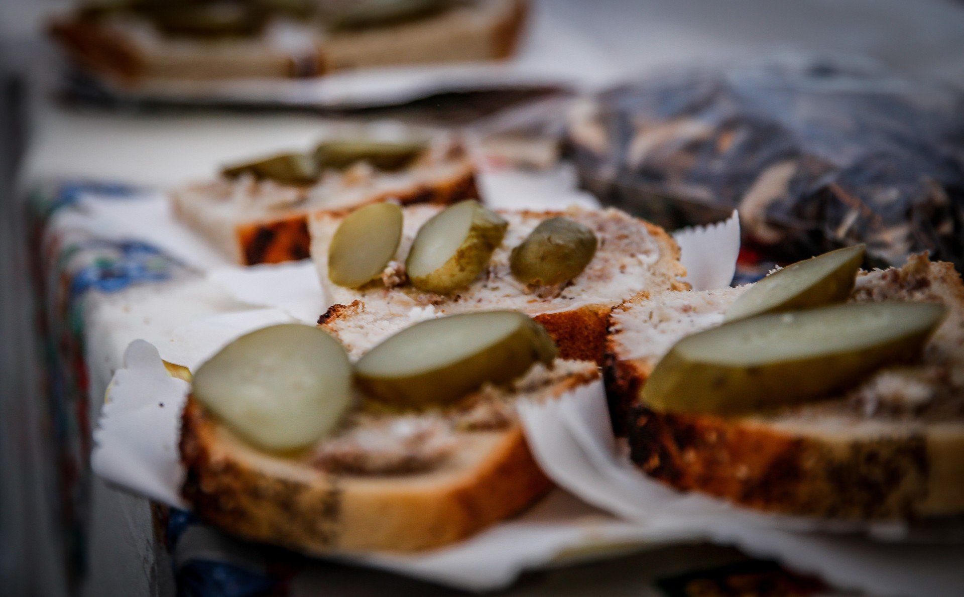 Dodaj to do ogórków kiszonych